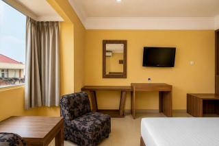 Hotel O near RSUD Arifin Achmad formerly Damon Butik Hotel - 7
