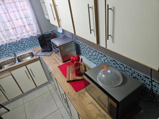 Luxury Meets Convenience Near City Travel Links - 8