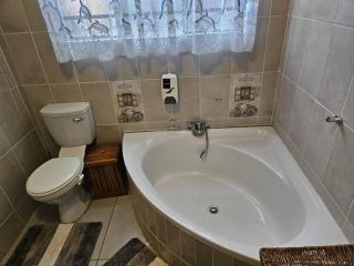 Luxury Meets Convenience Near City Travel Links - 2