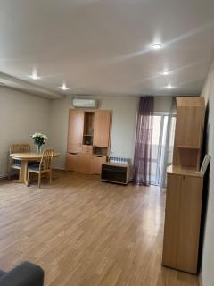 Comfort 3-Bedroom Apartment Komitas - 9