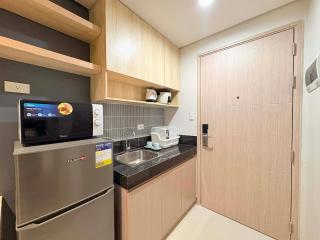 Stylish Condo with Balcony behind SM City Iloilo - 9