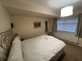 Kingsbury apartments3 - 6