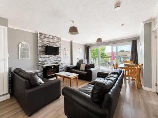 Homely Chalet On A Brilliant Holiday Park In Lowestoft Ref 12004B - 1