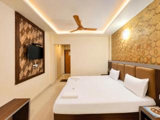 Shree Gopal - Sea Facing Rooms in Golden Beach - with Parking, Restaurant, Affordable Stay - 5