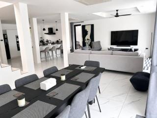 3 or 4 Bedroom Pool Villa - 4