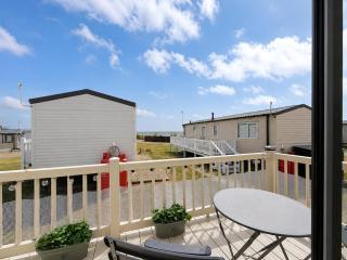 Lovely caravan by the beach in Pakefield, Suffolk ref 68011CR - 5