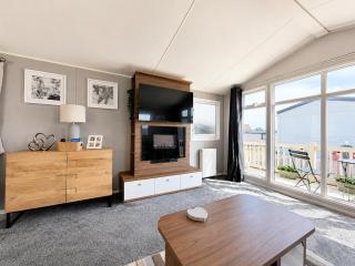 Lovely caravan by the beach in Pakefield, Suffolk ref 68011CR - 1