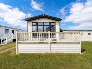 Lovely caravan by the beach in Pakefield, Suffolk ref 68011CR - 9