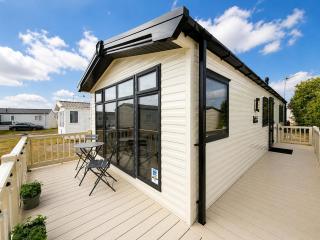 Lovely caravan by the beach in Pakefield, Suffolk ref 68011CR - 7