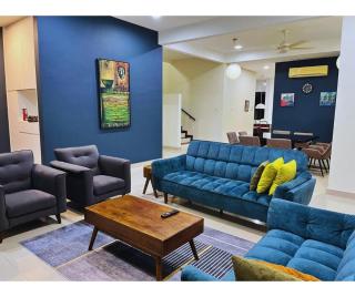 Spacious 6BR Family Home Near Shops and Wi-Fi - 0