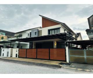 Spacious 6BR Family Home Near Shops and Wi-Fi - 7