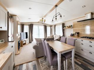 Stylish 6 Berth Caravan At California Cliffs With Decking In Scratby Ref 50056K - 6