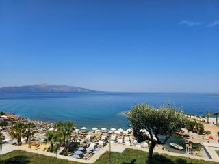 Infinity View Seafront Suite - 8