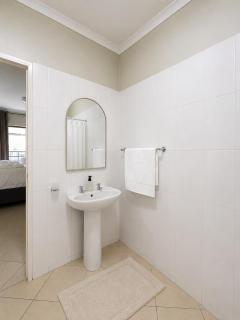 Cozy Haven Suites - 9