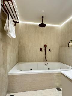 Ussishkin Boutique with Jacuzzi - 7