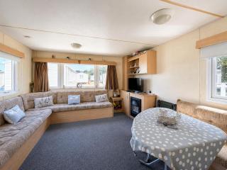 Cosy caravan at Broadland Sands Holiday Park, Suffolk ref 20159BS - 8