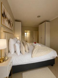 Cozy Haven Suites - 4