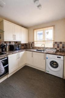 Best Affordable Rates Craftsman Lodges with Parking Perfect for Groups and Extended Stays - 3