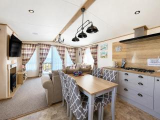 Stunning Caravan Full Sea Views At Broadland Sands Holiday Park Ref 20285Bs - 5