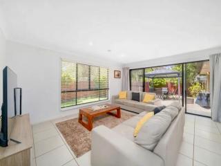 Family and Pet Friendly Home in Sandstone Point - 8
