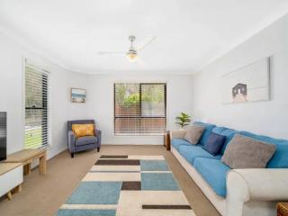 Family and Pet Friendly Home in Sandstone Point - 4