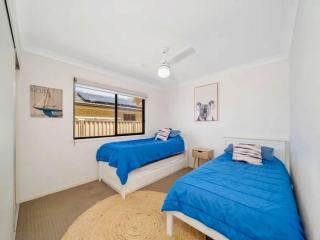 Family and Pet Friendly Home in Sandstone Point - 3