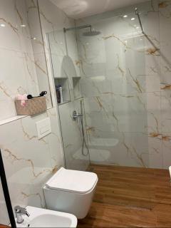 Spacious & Bright Apartment in Saranda - 2