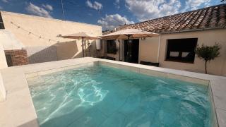 EL patio de Enrique con piscina privada - 0