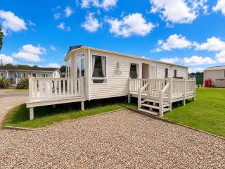 Beautiful Caravan On A Fantastic Holiday Park In Lowestoft Ref 12099B - 9