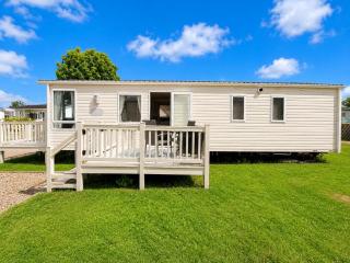 Beautiful Caravan On A Fantastic Holiday Park In Lowestoft Ref 12099B - 7