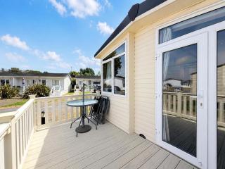 Beautiful Caravan On A Fantastic Holiday Park In Lowestoft Ref 12099B - 6