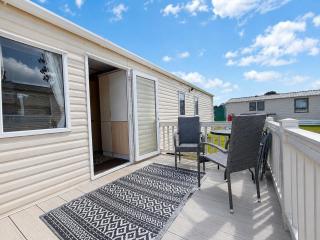 Beautiful Caravan On A Fantastic Holiday Park In Lowestoft Ref 12099B - 5