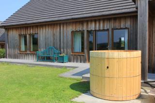 Lakeside Lodge, Views, Hot Tub & Fully Accessible - 8