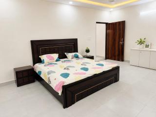 AU Farmhouse - 8
