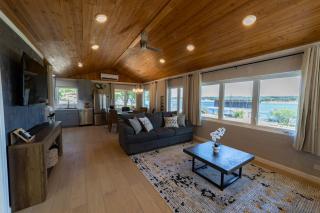 Lakefront Cottage on Lake Travis - 7
