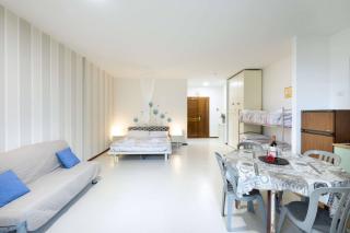 Charming Studio Apartment with Ocean View in Riccione - 2