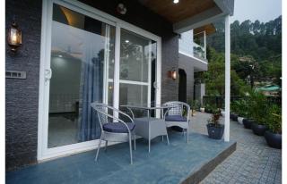 Vanyra -5BR Villa with Huge Terrace & Valley Views - 4