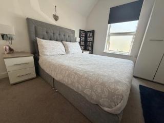 One Bed Flat Close to Station & River - 9