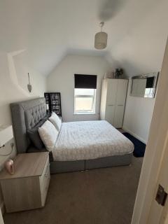 One Bed Flat Close to Station & River - 8