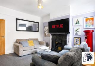 Reading 3BR Contractor Accommodation, Sleeps 6, Near Oracle, Free Parking - 0