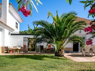 Elegant Villa in Nuevo Portil with Shared Pool - 6