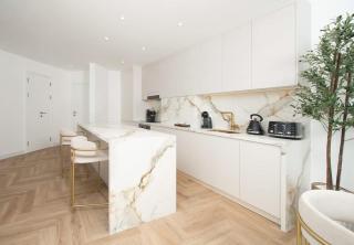 Luxury High Floor 2BR , Marina Views , JBR - 7