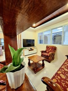 LFR Legacy Apartelle-Unit 1, 3 Bedroom Unit with Kitchen & Parking - 1