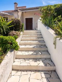 Maison Vue Mer à Lumio avec Terrasse et Jardin Clos - 8