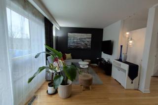 North York Quiet Room#2 - 6