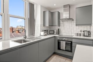 Modern Apartment with Free Parking, Entertainment & Fast Wi-Fi Close to Hull Station - 7