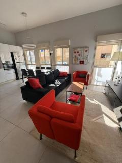 Shabbat-Friendly Family Apt in Kerem HaTeimanim - 2