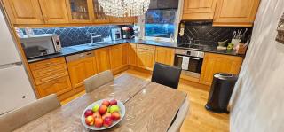 Spacious Bergen House with Stunning Mountain Views - 2