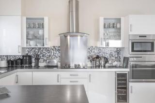 BLUE WATERS by BOURNECOAST - A Modern Penthouse Apartment with Balcony Partial Sea Views and Parking - FM9641 - 4