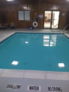 Super 8 by Wyndham Grove City - 1